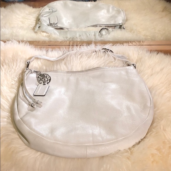 Authentic Coach Shoulder Bag in White Leather - Picture 1 of 6